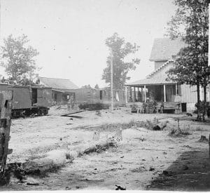 654px-Catlett's_Station_VA_with_US_military_railroad_boxcars_and_soldiers